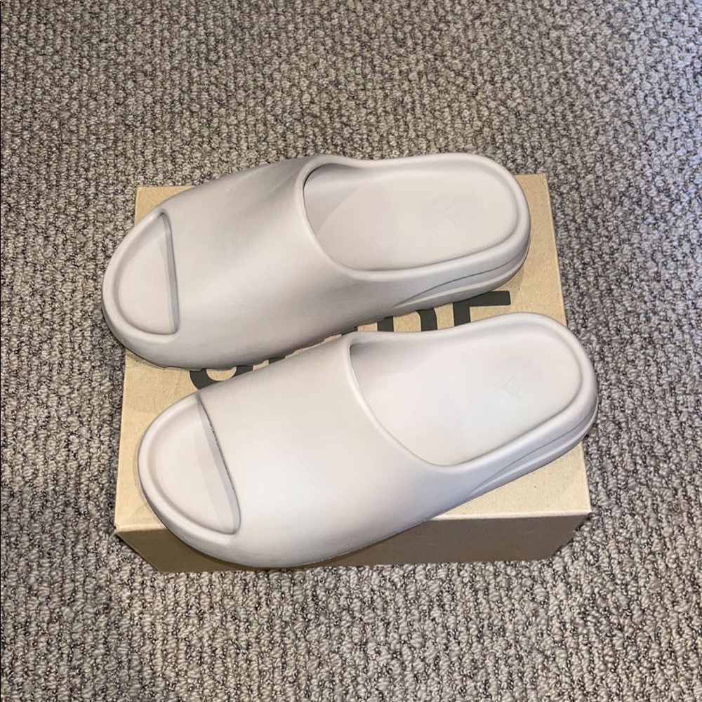 Yeezy Slides ‘Pure’